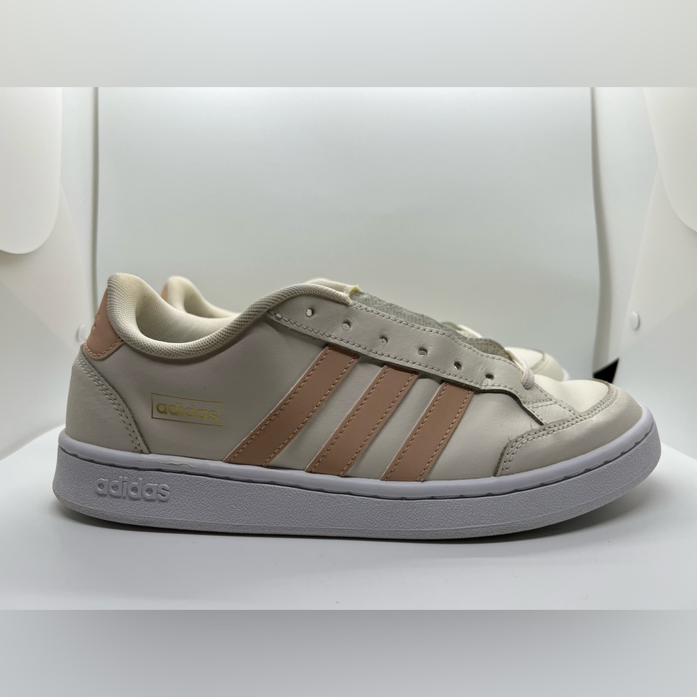 Women’s Adidas Grand Court SE Tennis Shoe